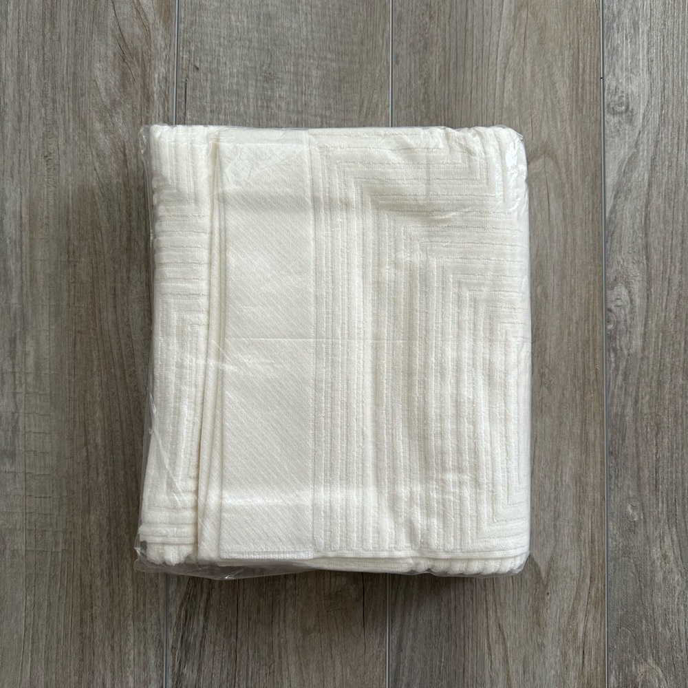 Eric Emanuel x Everest Isles Beach Towel